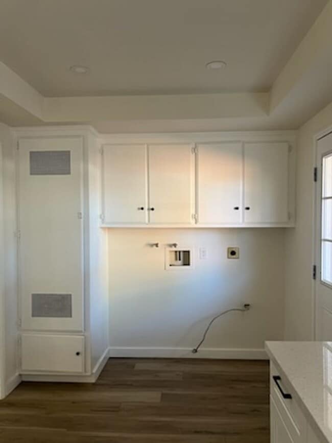 Building Photo - 722