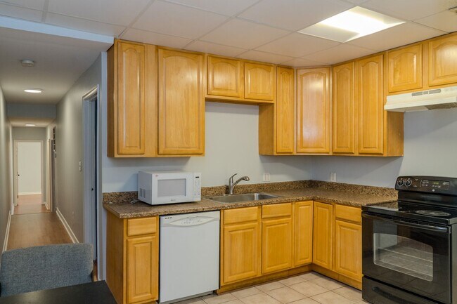 Building Photo - 2014-2016 N Charles St