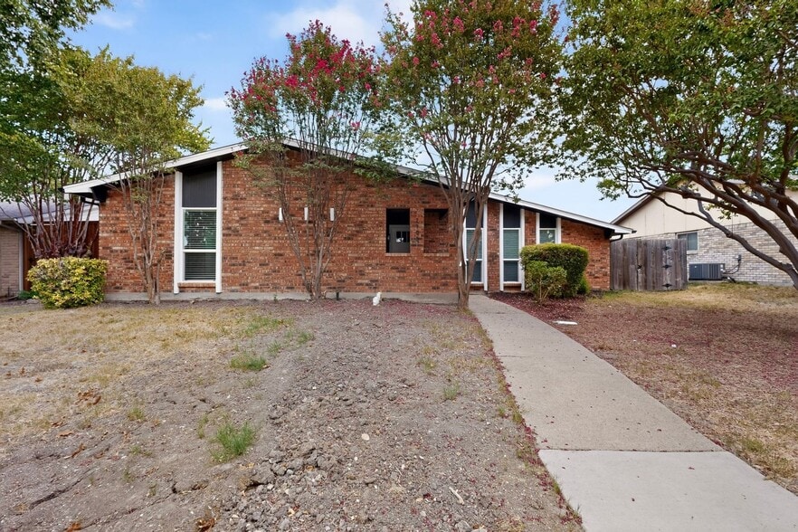 Building Photo - 2105 Victoria Rd