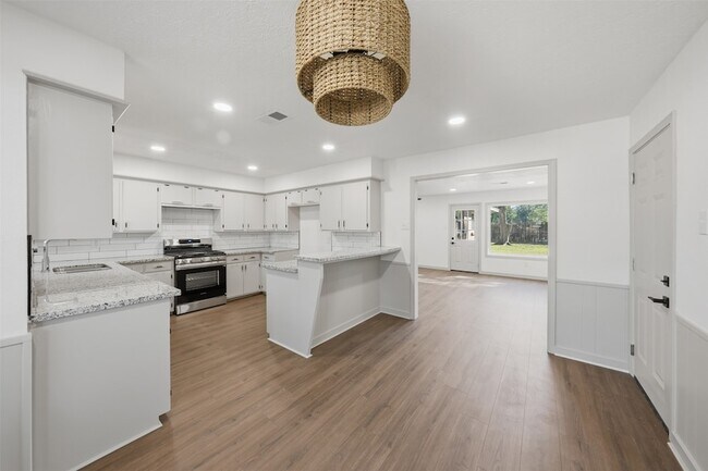 Building Photo - 5002 Cedar Creek Dr