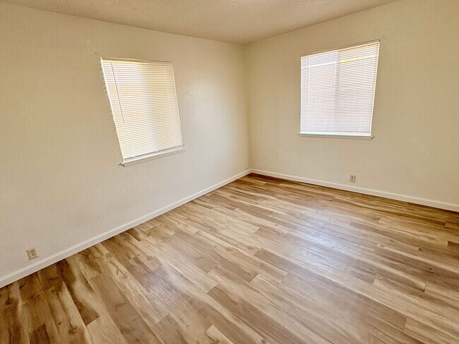 Building Photo - 2 WEEKS FREE RENT January Special