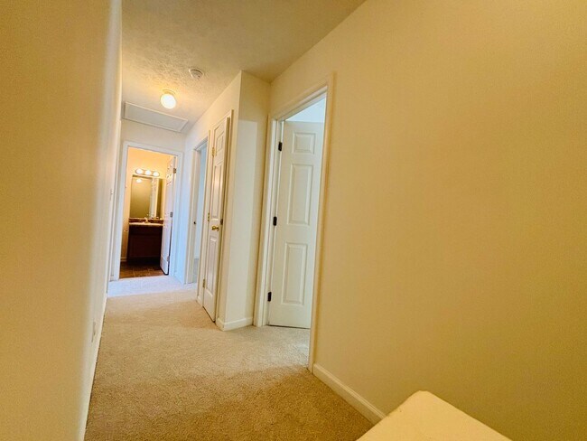 Building Photo - 55 Station Ln NE