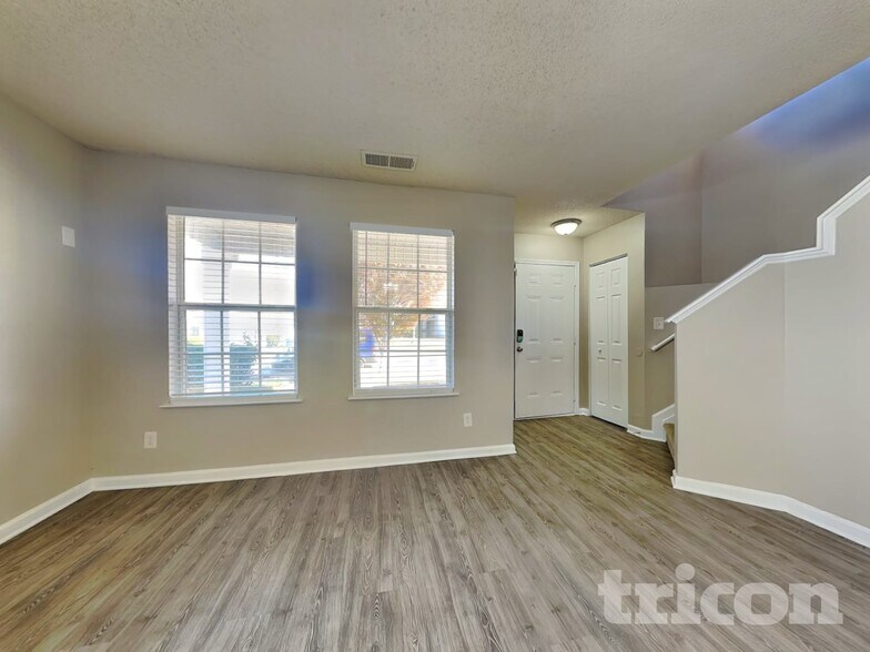 Building Photo - 7360 Old Chapel