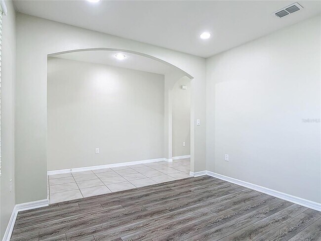 Building Photo - 3975 Silverstream Terrace