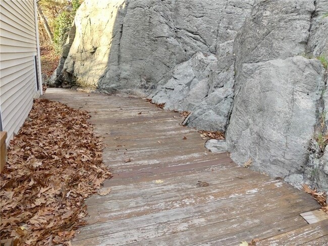 Building Photo - 12 W Rocks Rd