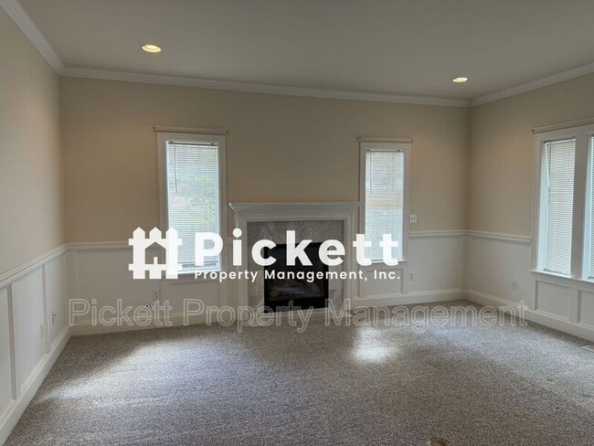 Building Photo - 1627 Lucero Pl E