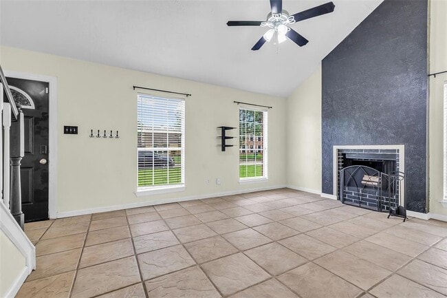 Building Photo - 15830 Pipers View Dr