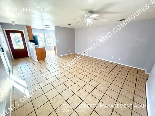 Building Photo - AVAILABLE NOW! 3 Bedroom / 2 Bath Home Nea...