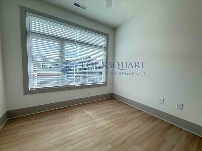 Building Photo - Modern 4-Bed / 4-Bath Townhome with Covered Patio, Deck & Garage – Inside the Beltline Near Downt...