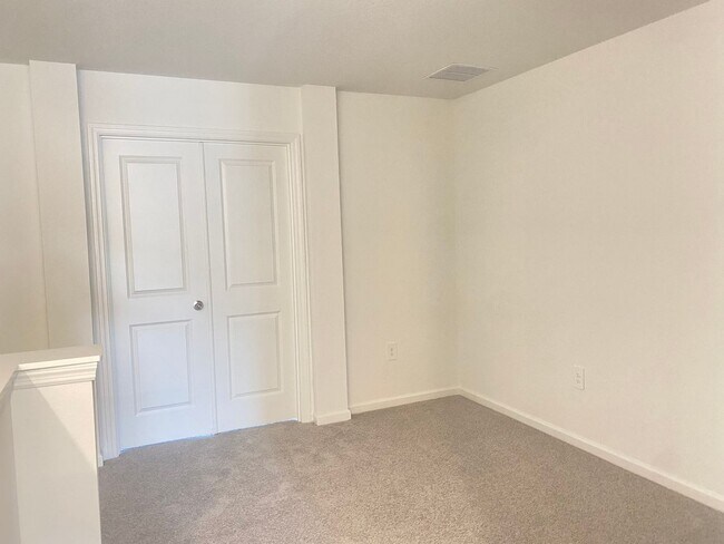 Building Photo - New 3/2.5 End Unit Townhouse!