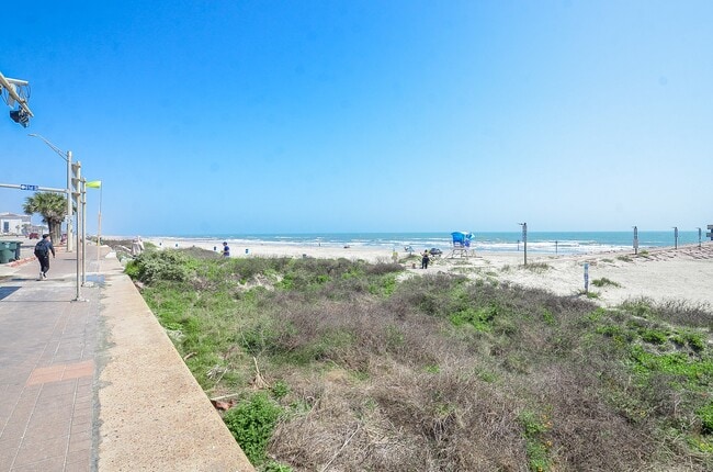 Building Photo - 6102 Seawall Blvd