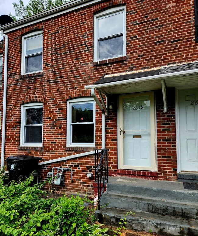 Building Photo - Recently Renovated 3 Bedroom in Harrisburg!