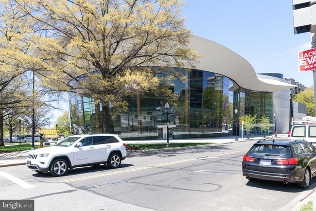 Building Photo - 1425 4th St SW