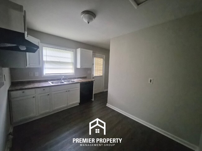 Building Photo - Charming 3BR/1.5BA in West Huntsville | Hardwood Floors Throughout & Fenced Yard