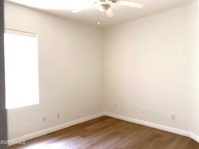 Building Photo - 5918 E Woodridge Dr
