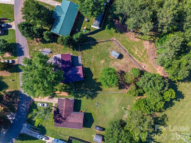 Building Photo - 412 Forest Dr