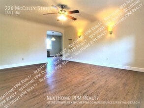 Building Photo - 226 McCully St