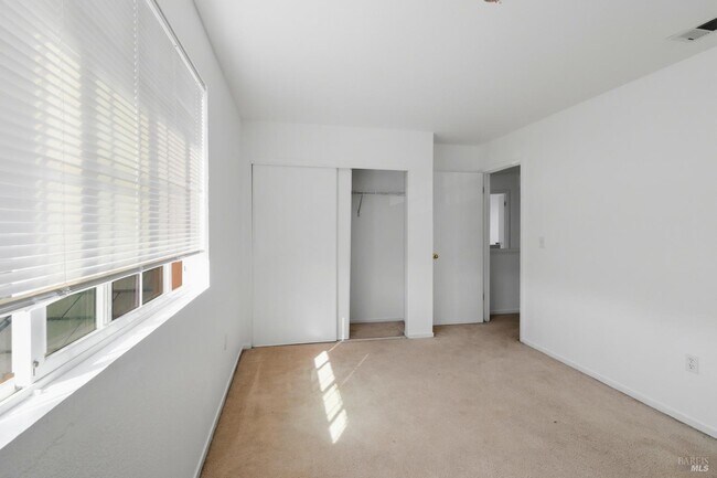 Building Photo - 712 Daniels Ave