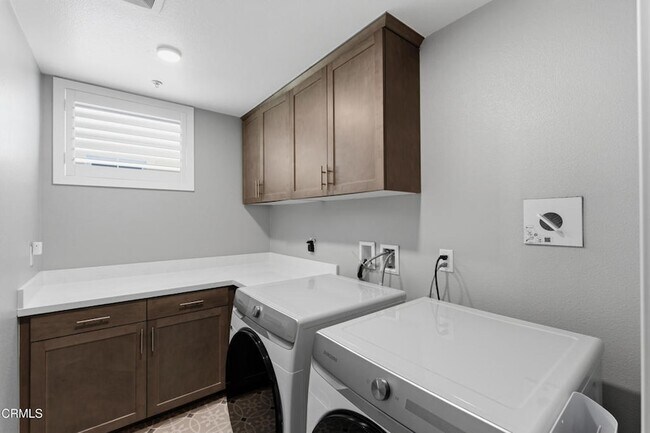 Building Photo - 643 Winchester Dr
