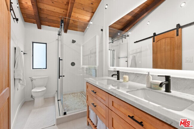 Building Photo - 621 California Ave