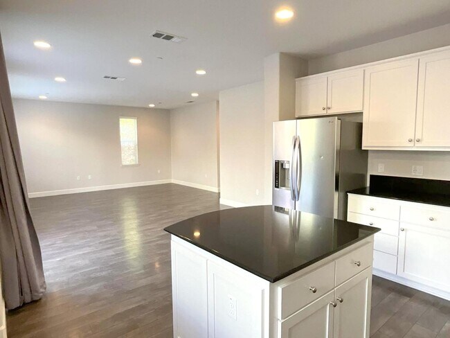 Building Photo - 4807 Valerio St