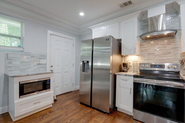 Building Photo - 1055 Peeples St SW