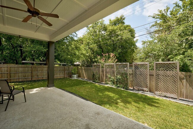 Building Photo - North Loop Area Gem!!!