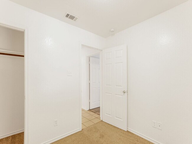 Building Photo - 315 Isbell Rd