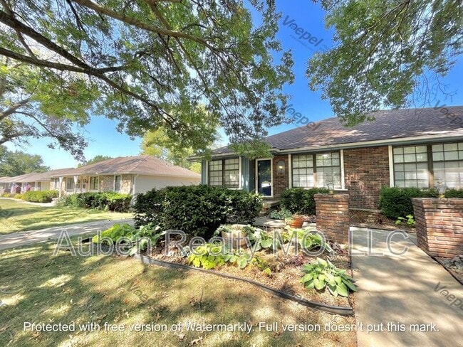 Building Photo - 1711 SW Skyline Dr