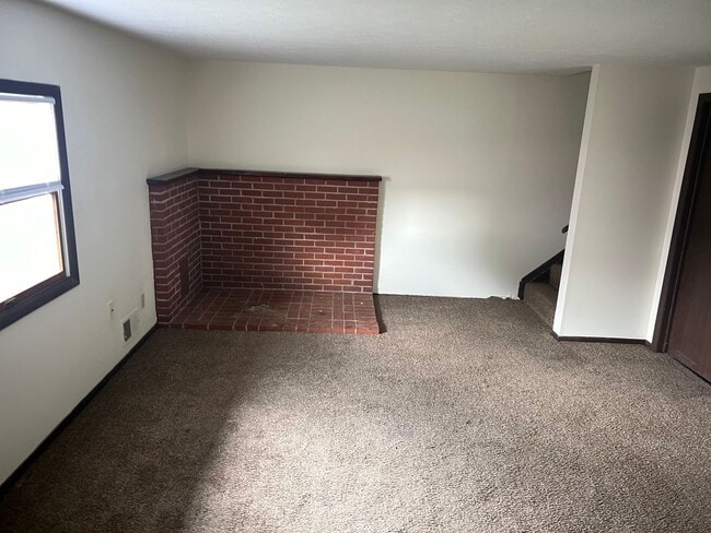 Building Photo - 5418-5422 Menlo Ct