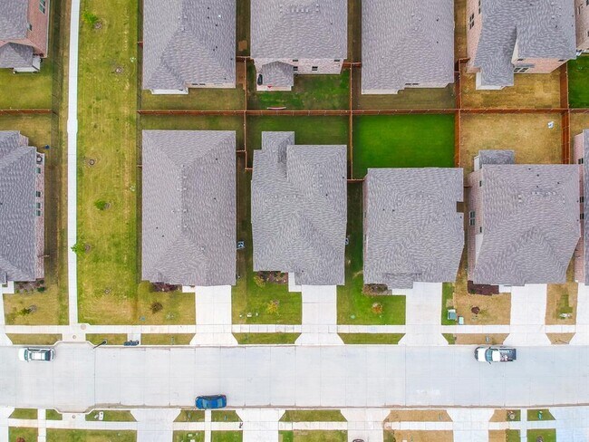 Building Photo - 7633 Spring Dr