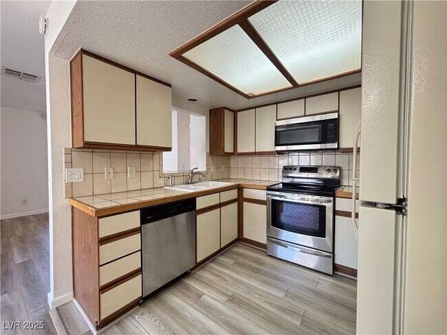 Building Photo - 1341 Del Mar St