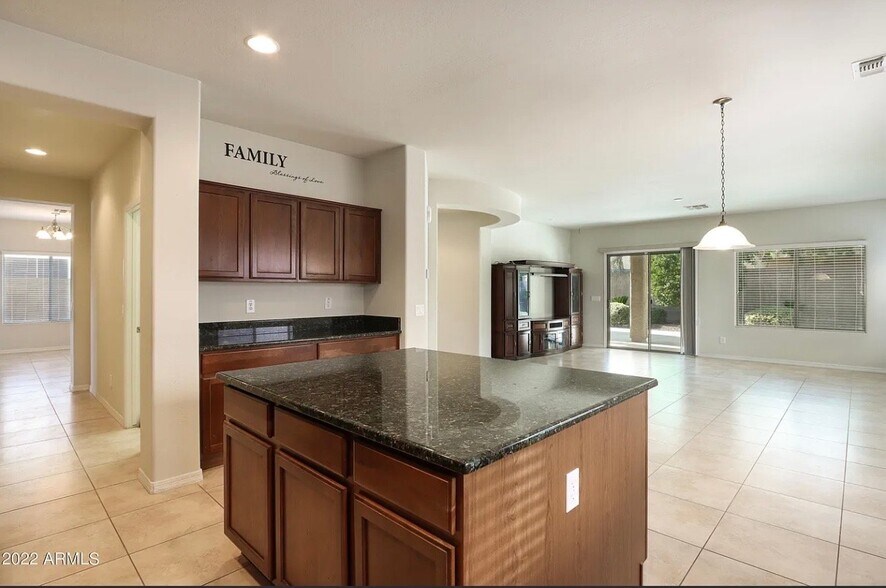 Building Photo - 6328 W Victory Way