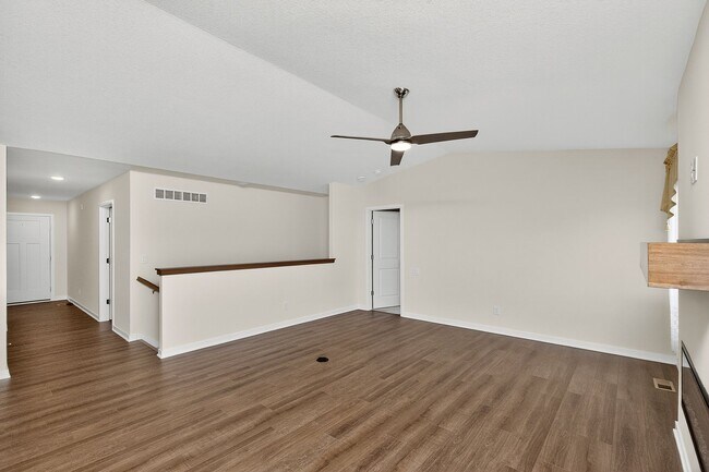 Building Photo - BEAUTIFUL CORNER LOT!! 3 Bedroom, 2 Bathroom Home in Des Moines!