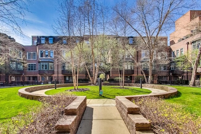 Building Photo - 1351 W Altgeld St