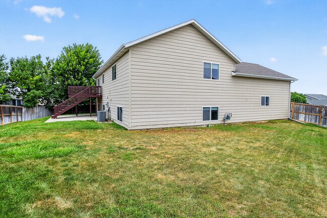 Building Photo - 401 Kahler Ct