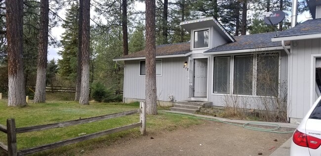 Primary Photo - 2122-2124 W Regina Ave