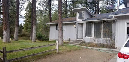 Building Photo - 2122-2124 W Regina Ave