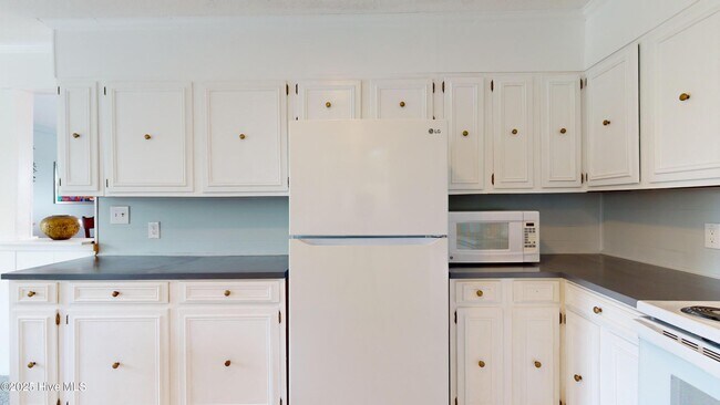Building Photo - 109 Yaupon Dr