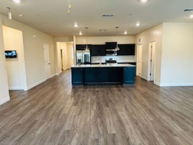 Building Photo - $2,390 Riverstone Community 3 Bd, Hwy 41 & Ave 12, Solar - Timberline Way, Madera