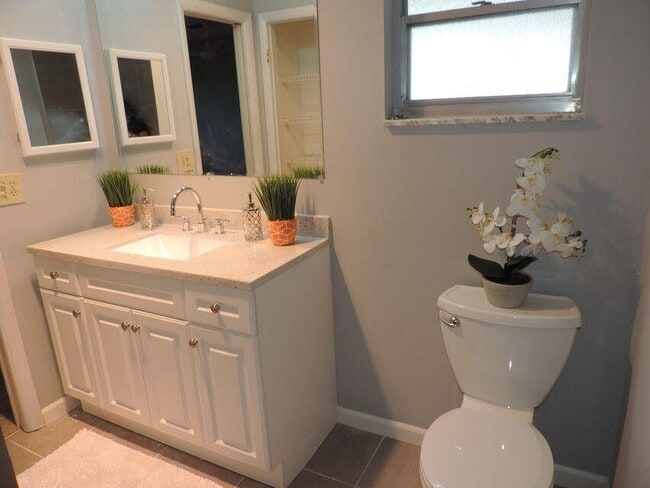 Building Photo - 1310 SW 18th Ct