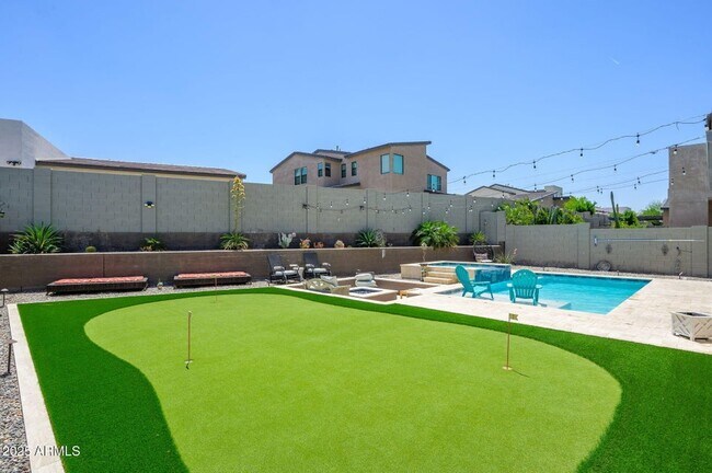 Building Photo - 1221 E Paseo Way