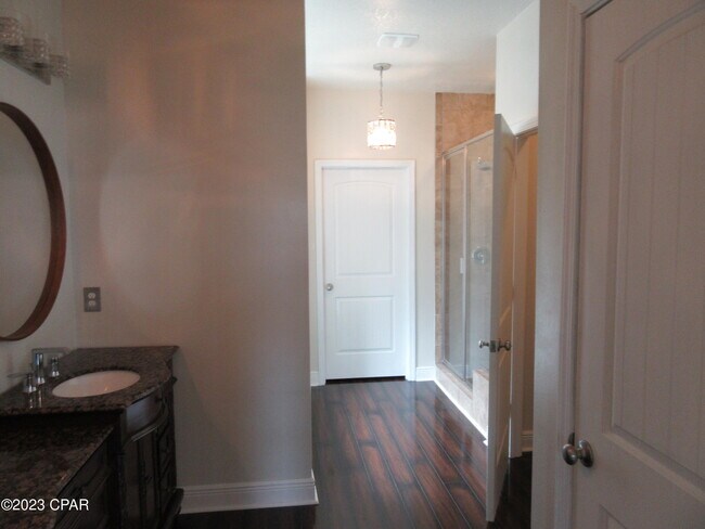 Building Photo - 105 N Shoreview Dr.