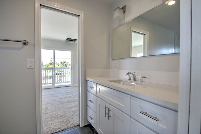 Building Photo - 3150-3150 Florine Dr