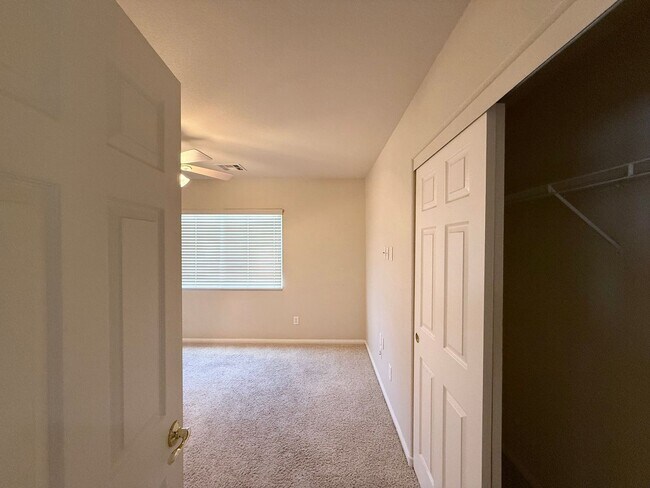 Building Photo - Well-Maintained 2-Story Home with Function...