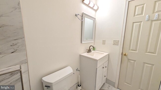 Building Photo - 6721 Sycamore Park Dr