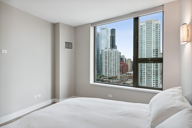 Building Photo - 501 N Clinton St