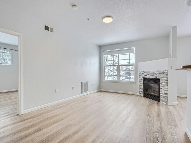 Building Photo - 7440 S Blackhawk St