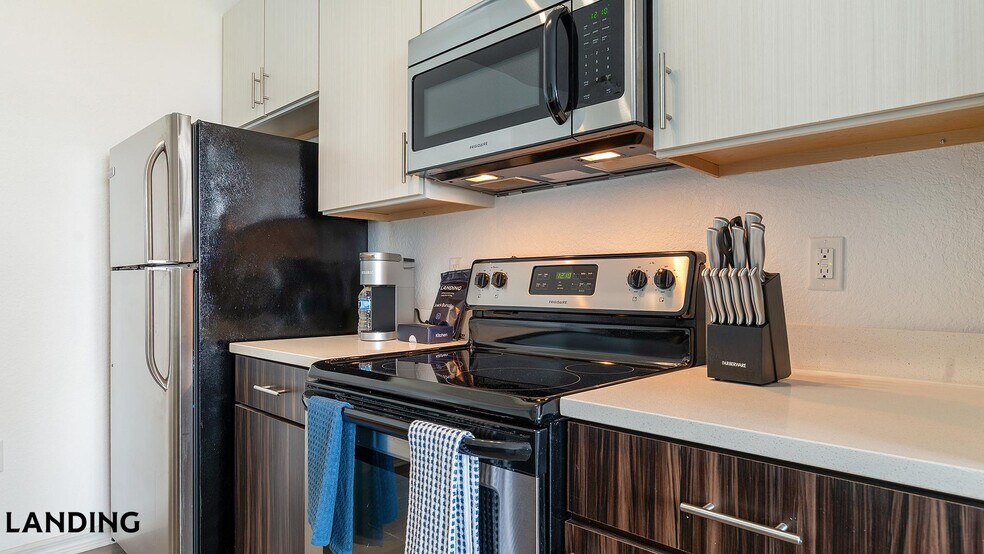 Building Photo - 9301 Summit Centre Way