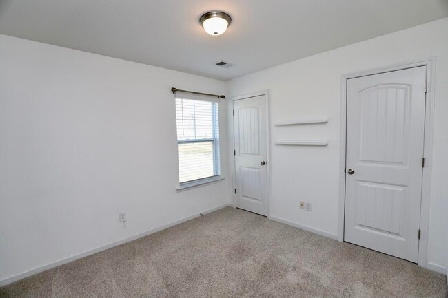 Building Photo - 2943 Old Field Rd